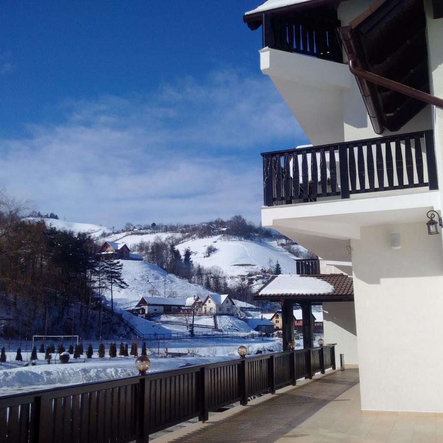 Flori De Mar Poiana Mărului Exterior foto